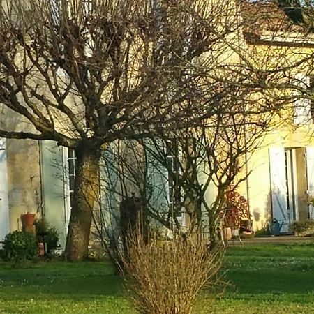 Gite Entre Bordeaux Et Saint-Emilion Génissac Exterior photo