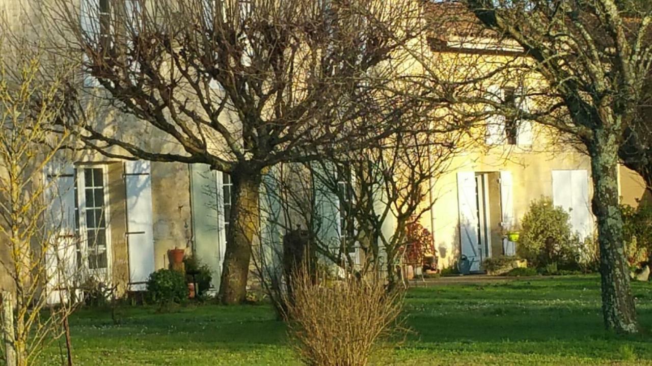 Gite Entre Bordeaux Et Saint-Emilion Génissac Exterior photo